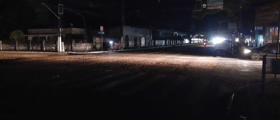 Apagão em Macapá deixa ruas no escuro nesta terça-feira (17) — Foto: John Pacheco/G1