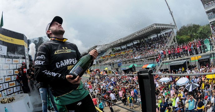 Felipe Fraga campeão Stock Car 2016 (Foto: Duda Bairros)