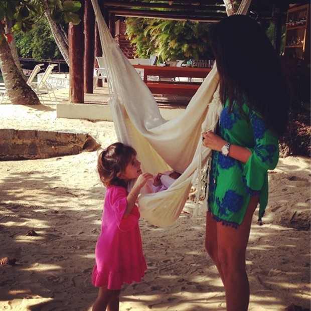 Daniella Sarahyba com as filhas (Foto: Reprodução / Instagram)