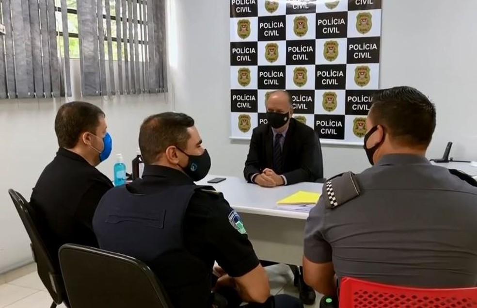 Polícia monta esquema para fiscalizar vacinação em massa em Botucatu — Foto: TV TEM/Reprodução