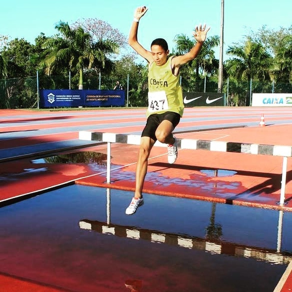 Gabriel PorfÃ­rio dos Santos quebra recorde brasileiro nos 1.000m com obstÃ¡culos â€” Foto: Dudu Ruiz/CBAt