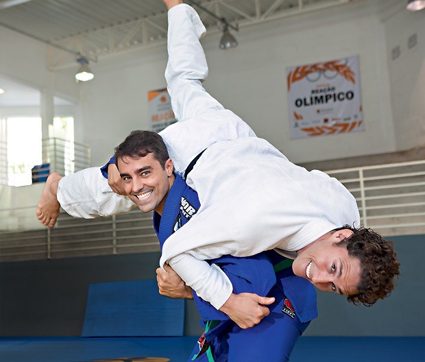 Ricardo Pereira luta com o judoca Flávio Canto (Foto: Anna Fischer/Ed. Globo)