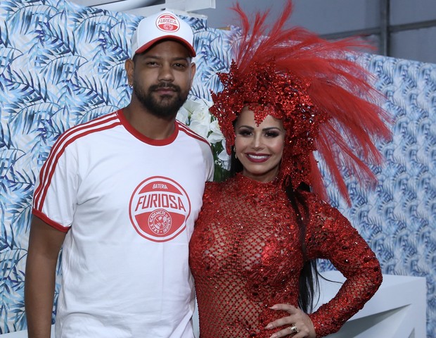Viviane Araujo e o marido, Guilherme Militão, na abertura do Rio Carnaval 2022 (Foto: Roberto FIlho/Brazil News)