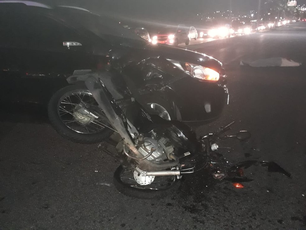 Acidente aconteceu na Avenida Engenheiro Roberto Freire (Foto: Marksuel Figueredo/Inter TV Cabugi)