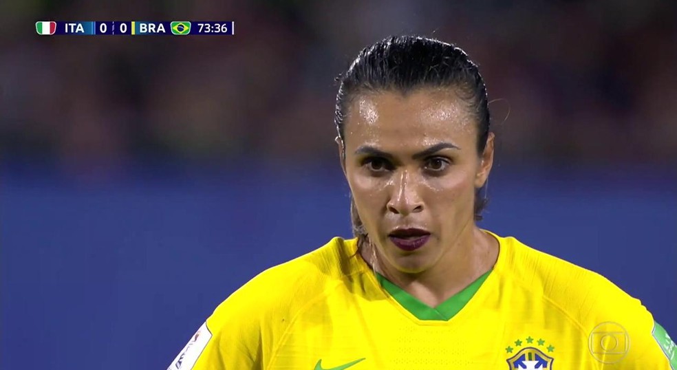 Famosas celebram recorde de Marta pela Seleção Brasileira ...