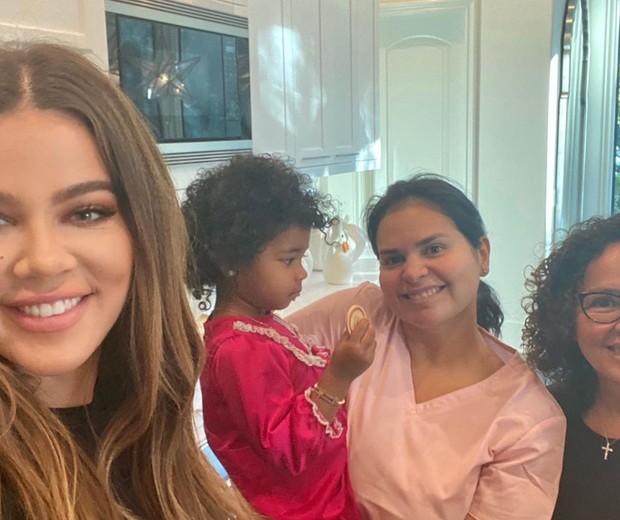 Khloé Kardashian e a filha, True, com a babá, Monica Longanbach, e a filha dela, Andreza (Foto: Reprodução/Instagram)