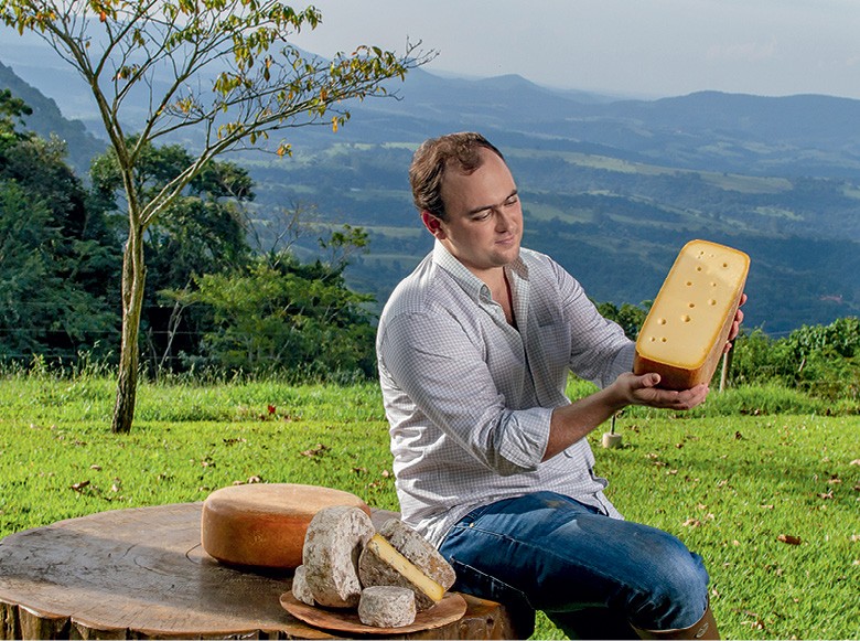 Queijo Artesanal: Bento Mineiro exibe os queijos que produz na Fazenda Sant’Anna, em Pardinho (SP) (Foto: Rogerio Albuquerque )