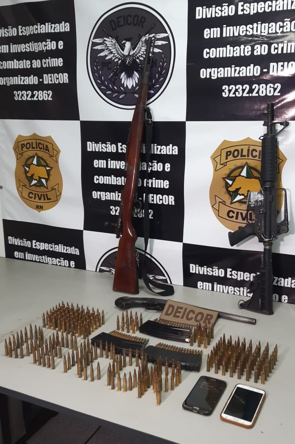 Armas e munições apreendidas na terceira fase da operação Senhor das Armas, da Polícia Civil no RN — Foto: Sérgio Henrique Santos/Inter TV Cabugi