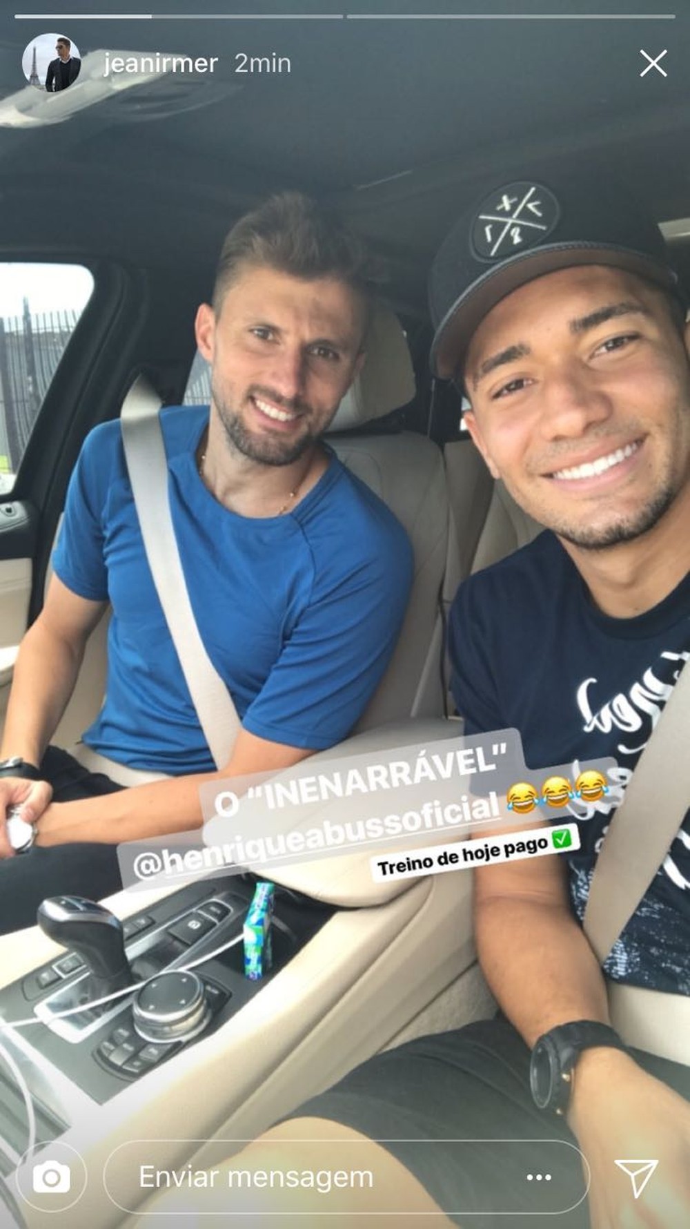 Ainda sem contrato, zagueiro Henrique aparece no CT do Corinthians