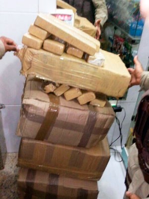 Mais de 100 kg de maconha são apreendidas em táxi (Foto: Divulgação/Polícia Militar)