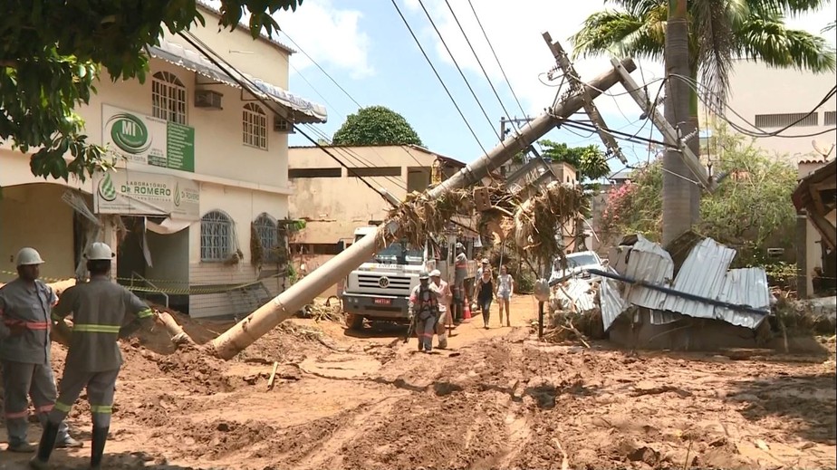 Mais de 30 comunidades estão isoladas em Iconha após chuva no ES e nº de desaparecidos é incerto