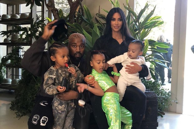 Kim Kardashian faz festa de Tarzan para filho Saint (Foto: Reprodução/Instagram)
