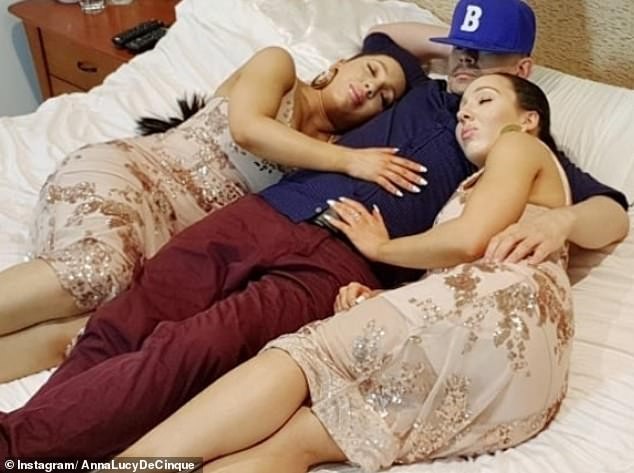 "Gêmeas mais idênticos do mundo" revelam que se revezam para fazer sexo com namorado compartilhado (Foto: Reprodução / Instagram)