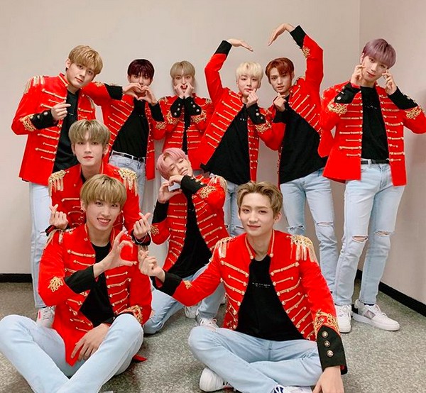 Os dez membros do grupo sul-coreano TRCNG (Foto: Instagram)