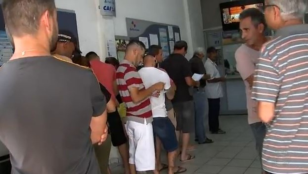 Lotéricas de Cerquilho lotam com apostas da Mega da Virada — Foto: Reprodução/TV TEM