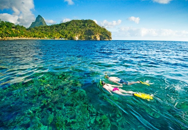 Ilha de Santa Lúcia , no Caribe: mar de águas cristalinas para praticar esportes e ver a natureza (Foto: Divulgação)