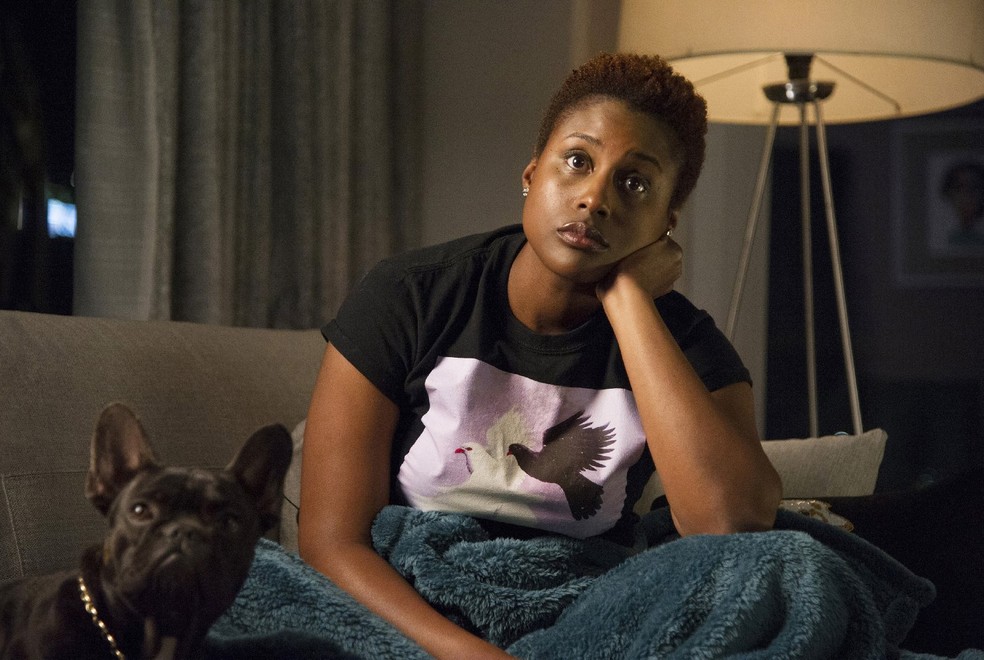 Issa Rae em 'Insecure', uma das séries que tiveram episódios vazados por hacker (Foto: Divulgação)