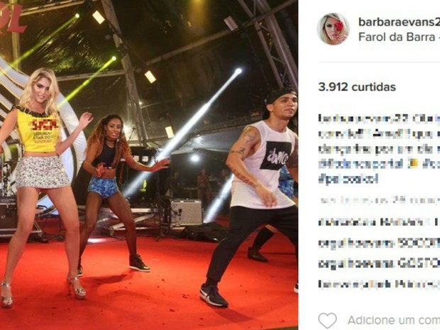 Bárbara Evans dançou em palco no Farol da Barra (Foto: Reprodução / Instagram)