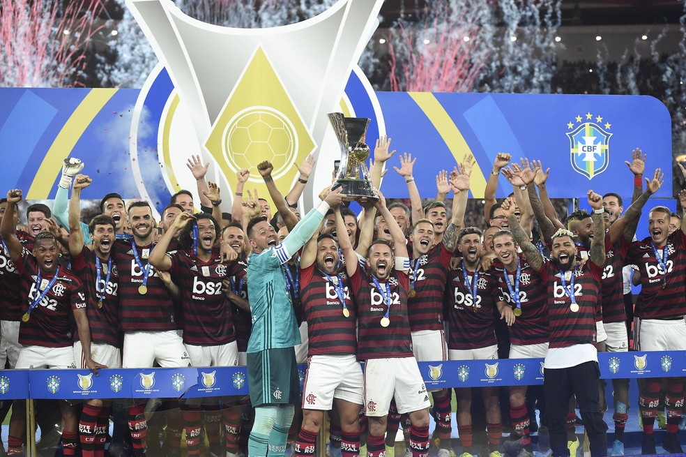 Flamengo campeão brasileiro 2019 taça troféu — Foto: André Durão