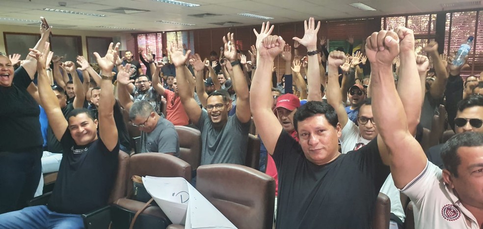 Provisórios que esperam pela aprovação da PEC também compareceram à Aleac — Foto: Andryo Amaral/Rede Amaral 