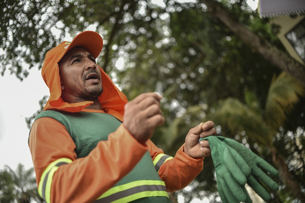 Gari Emerson da Silva Brito, ferido por uma agulha descartada de forma incorreta — Foto: Andre Borges/Agência Brasília
