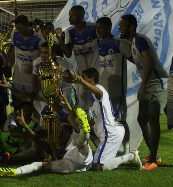 Parnahyba festeja conquista do título do turno do Campeonato Piauiense 2017 (Foto: Wenner Tito)
