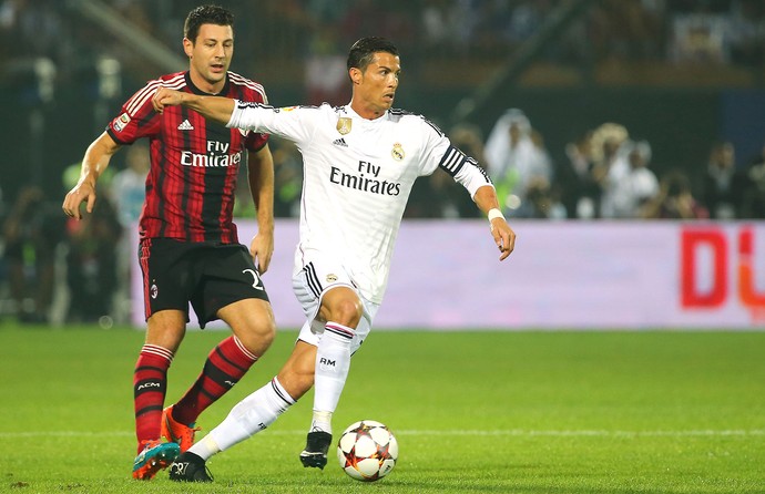 Cristiano Ronaldo e Bonera, Milan x Real Madrid (Foto: AFP)