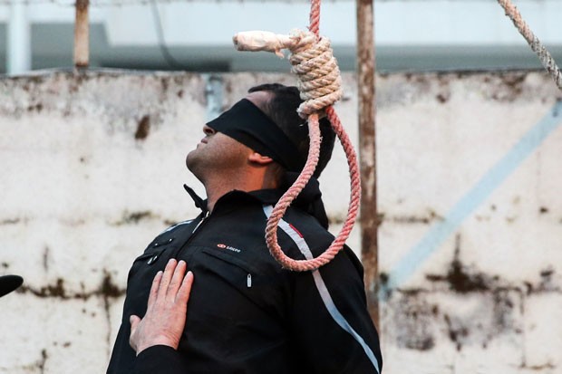 Balal Abdullah foi levado por oficiais do Irã para ser executado em local público (Foto: Arash Khamooshi/Isna/AFP)