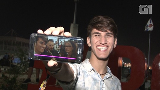 'Pensei que fosse um cover', diz jovem que tocou ao lado de Steven Tyler, do Aerosmith 