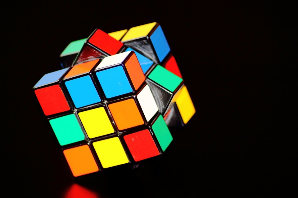 Cubo mágico pode ser resolvido por inteligência artificial de modo mais rápido do que se for desvendado por um ser humano.  (Foto: Pixabay)