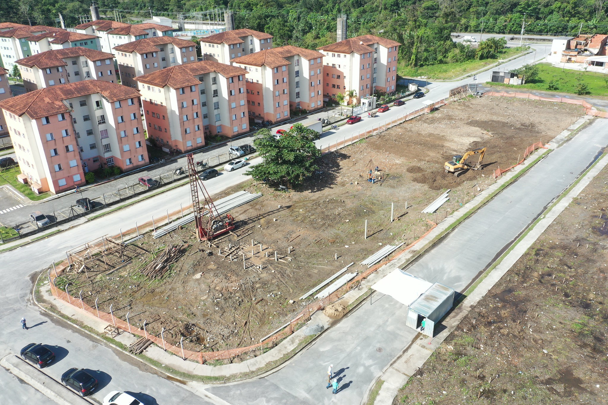 Obras de conjunto habitacional que atenderá vítimas de deslizamentos de 2020 são iniciadas em Guarujá, SP