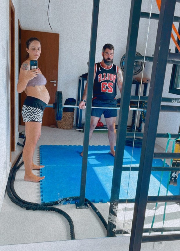 Letícia Cazarré espera o quintofilho com Juliano Cazarré (Foto: Reprodução / Instagram)