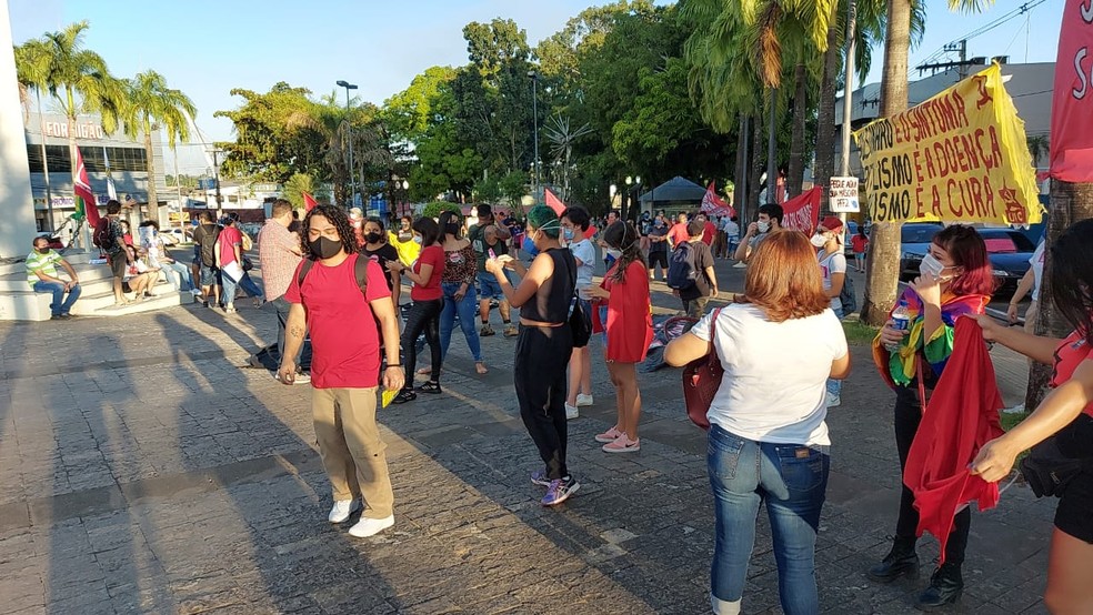 Manifestante fazem ato contra Bolsonaro em Rio Branco — Foto: Murilo Lima/ Rede Amazônica