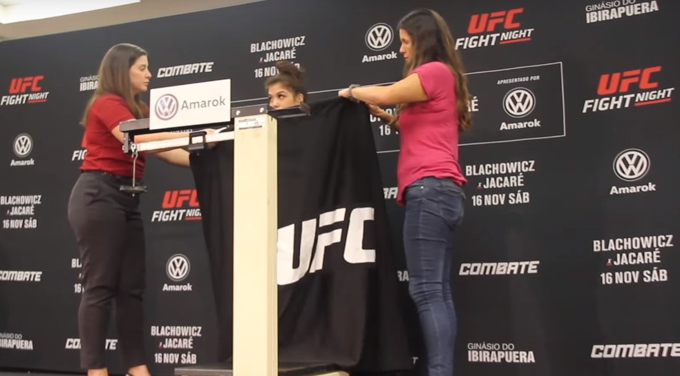 A americana Tracy Cortez também ficou somente 200g acima do limite do peso-galo — Foto: Reprodução / MMA Fighting
