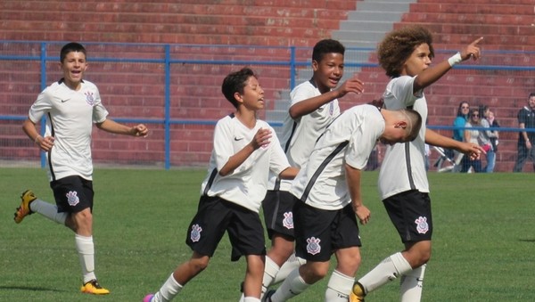 Corinthians encerra primeira fase do Paulista com goleada por 15 a 1 no sub-13