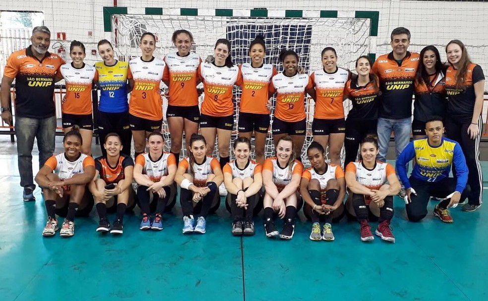 Algumas jogadoras de SÃ£o Bernardo afirmam que sofreram ofensas racistas no jogo contra Blumenau  â€” Foto: DivulgaÃ§Ã£o/SÃ£o Bernardo