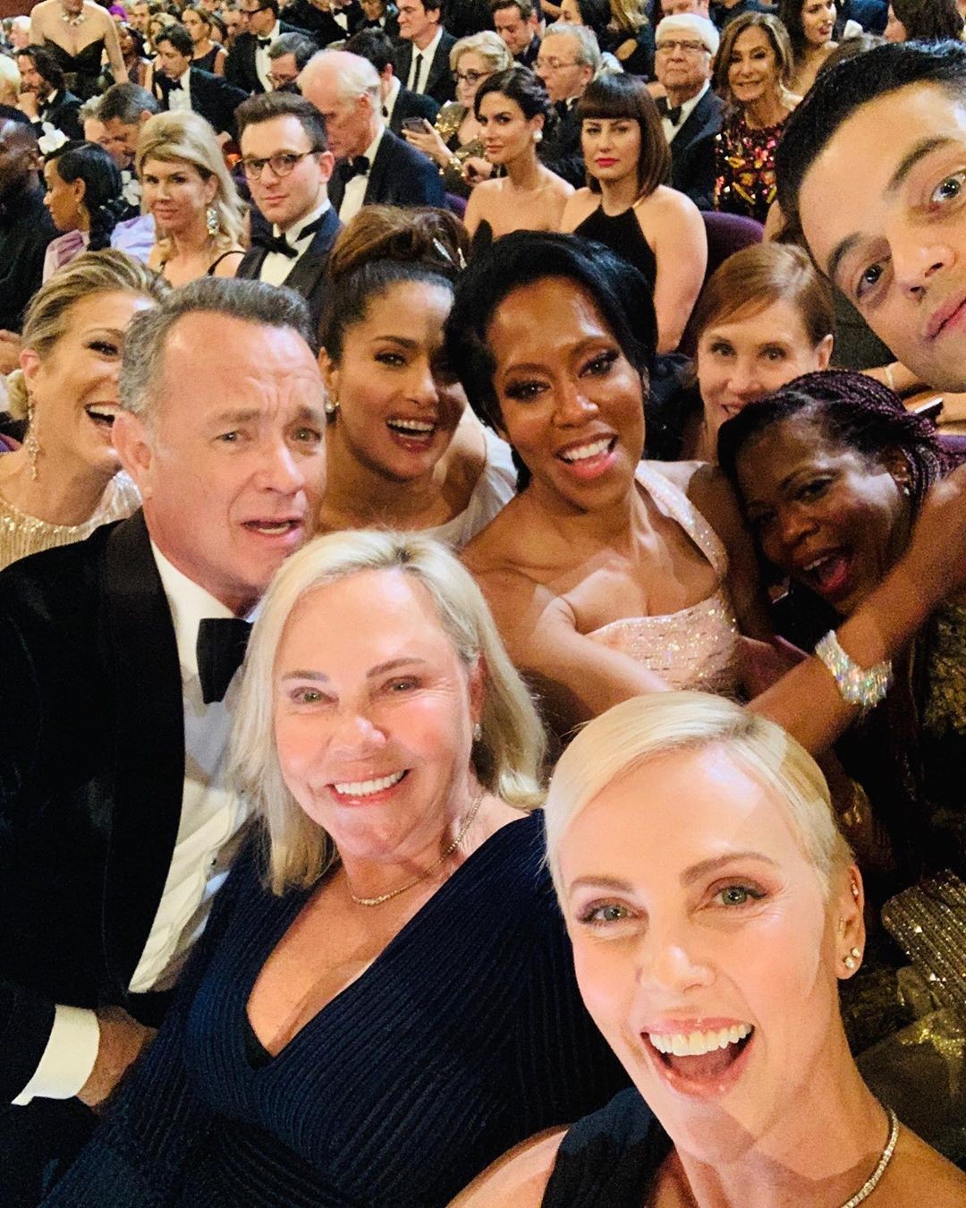 Charlize Theron compartilha selfie da premiação (Foto: Reprodução/Instagram)