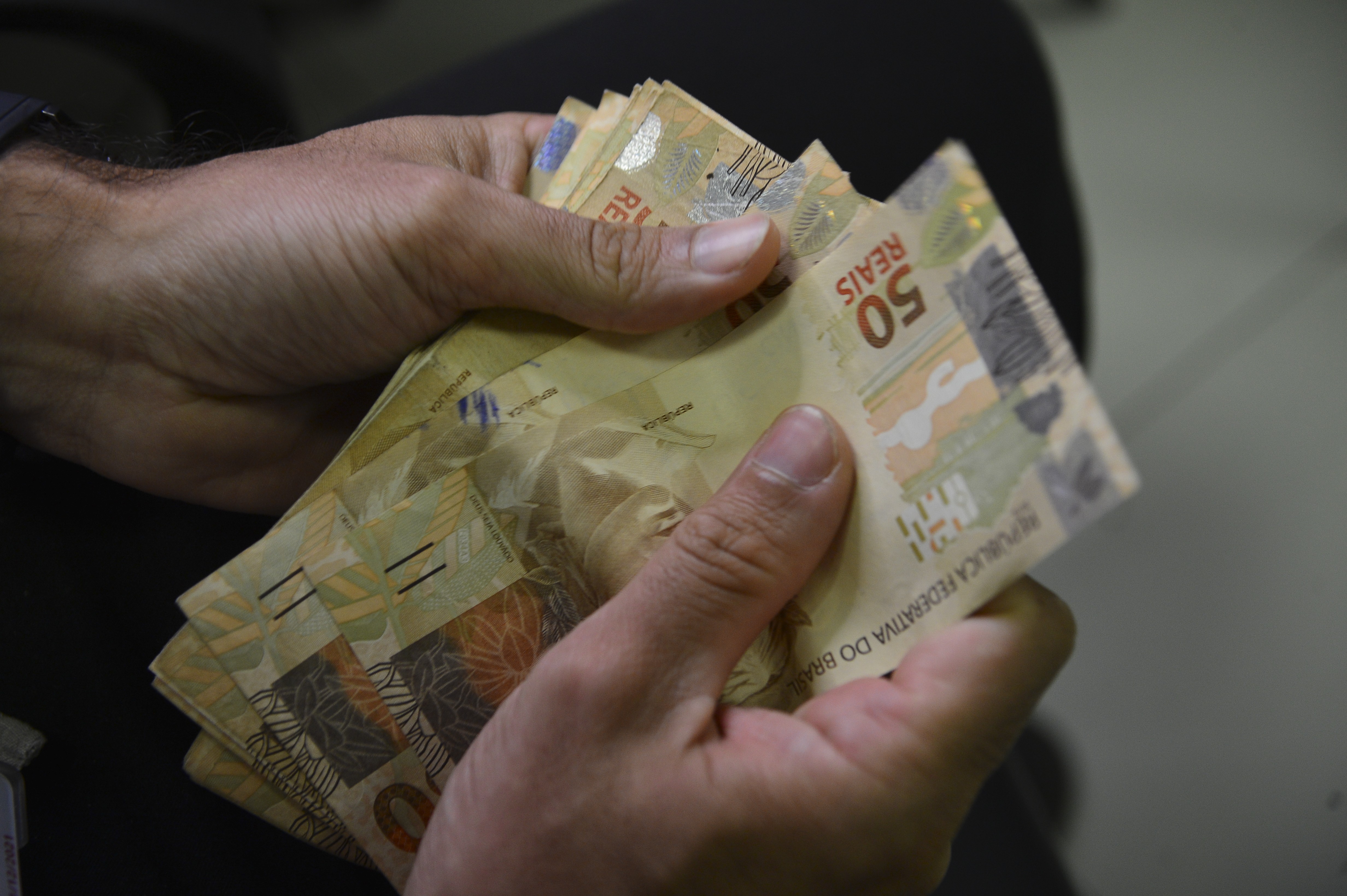 Governo de AL e Prefeitura de Maceió anunciam antecipação do pagamento do salário de servidores públicos 