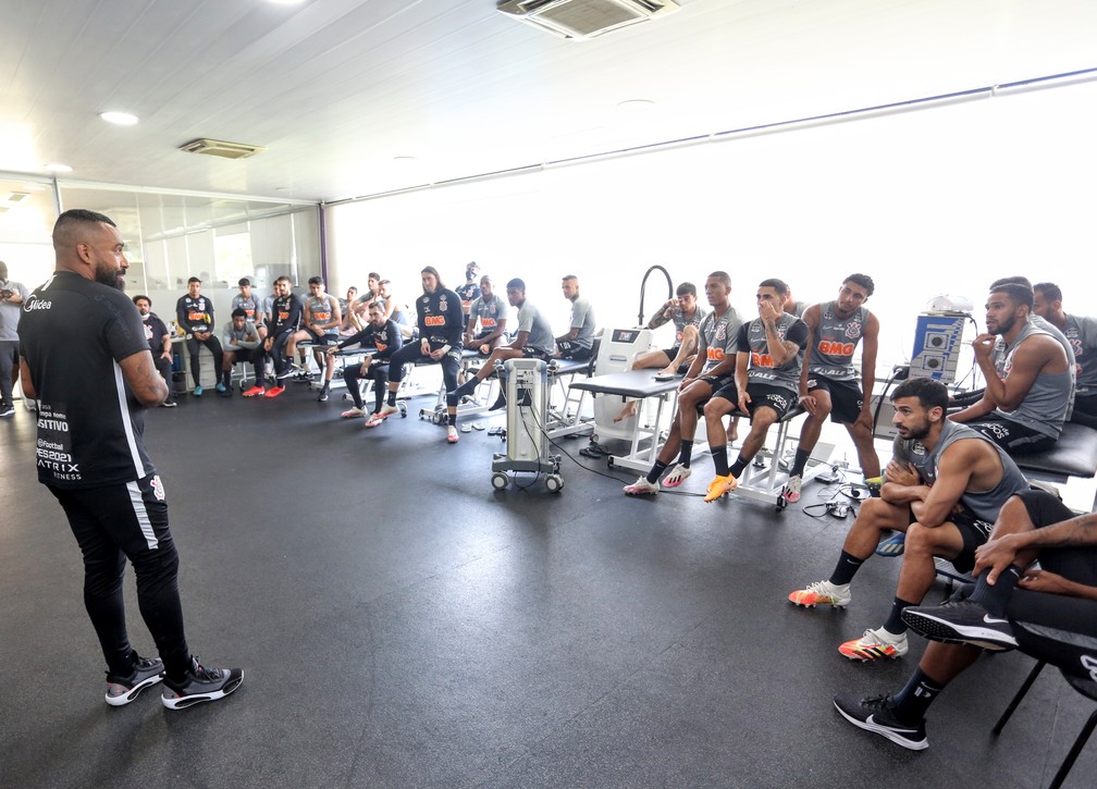 Veja como foi o primeiro treino do Timão com Coelho no comando