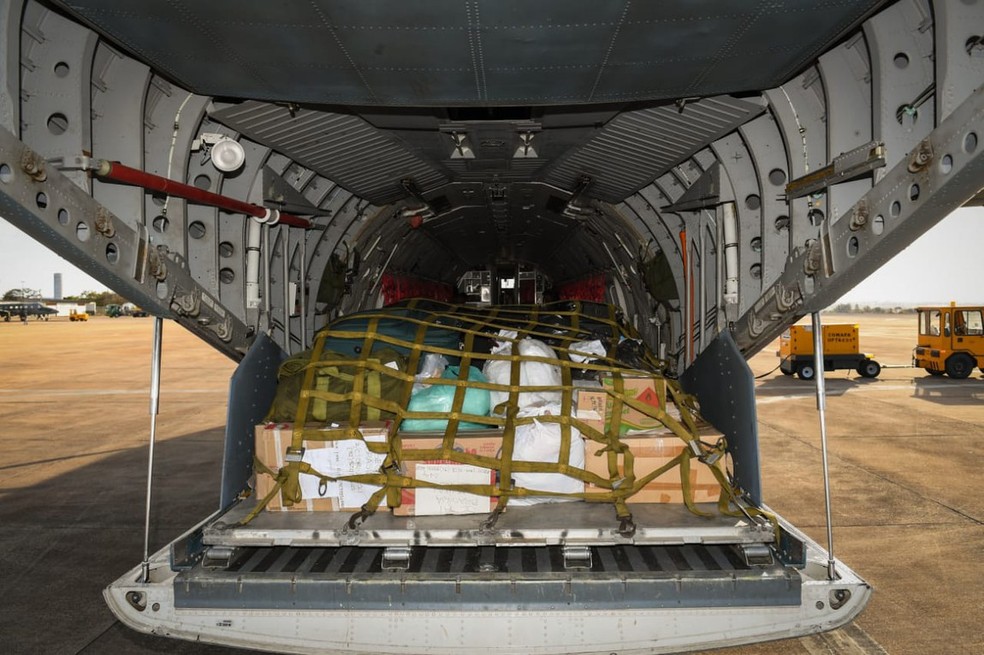 Uma operação militar é realizada desde segunda-feira (27) para levar atendimento médico e insumos para indígenas xavantes em Mato Grosso, como medida de combate à Covid-19 nas aldeias — Foto: Divulgação Forças Armadas / Soldado Giovanne Fernandes (B Adm Ap 5 DE) / Alexandre Manfrim