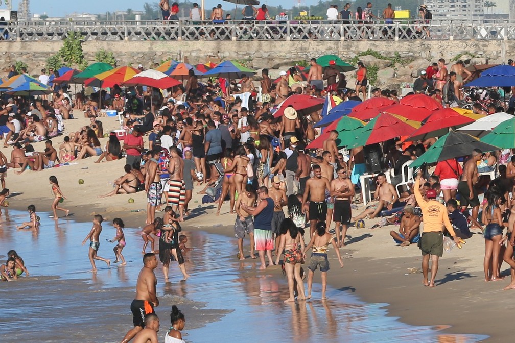 6 de setembro - Praias de Fortaleza registram lotação neste domingo — Foto: SVM