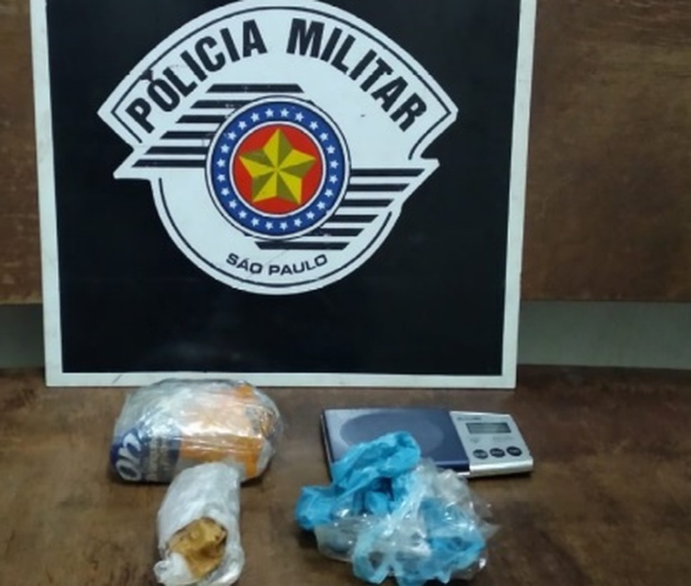Cocaína foi apreendida, em Ouro Verde — Foto: Cedida/Polícia Militar