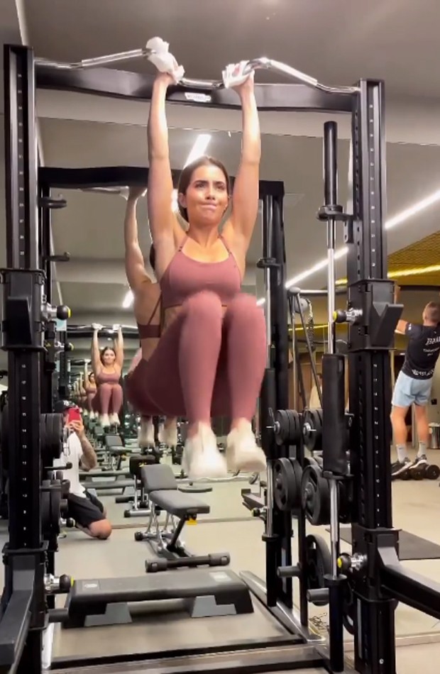 Jade Picon mostra tanquinho após treino pesado na academia (Foto: Reprodução / Instagram)