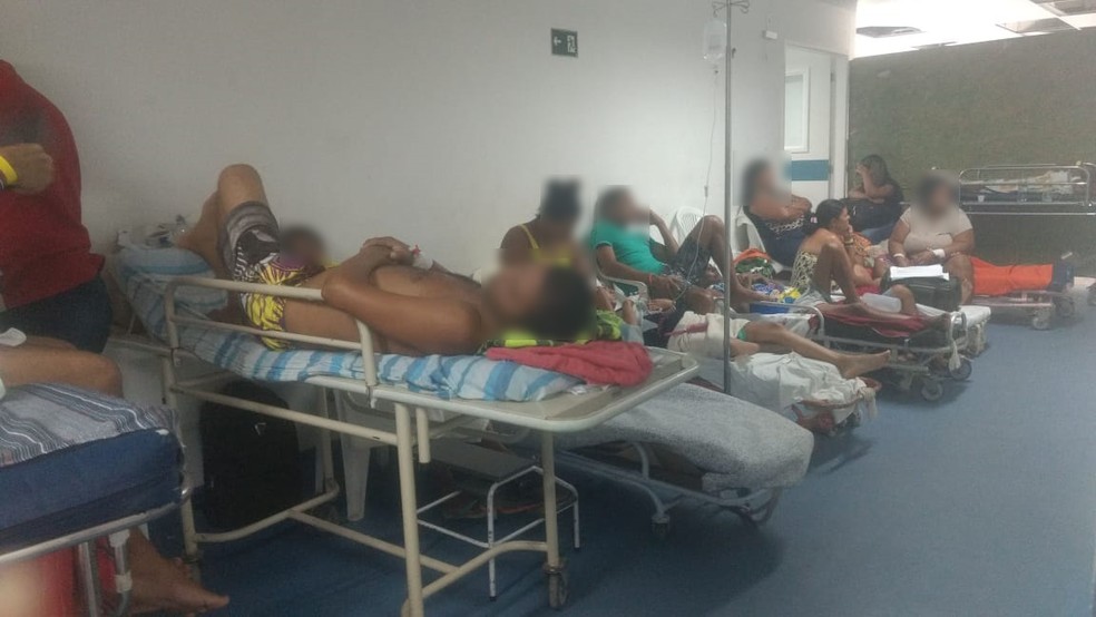 Pacientes aguardam atendimento mÃ©dico no Hospital GetÃºlio Vargas, na Zona Oeste do Recife â Foto: ReproduÃ§Ã£o/WhatsApp