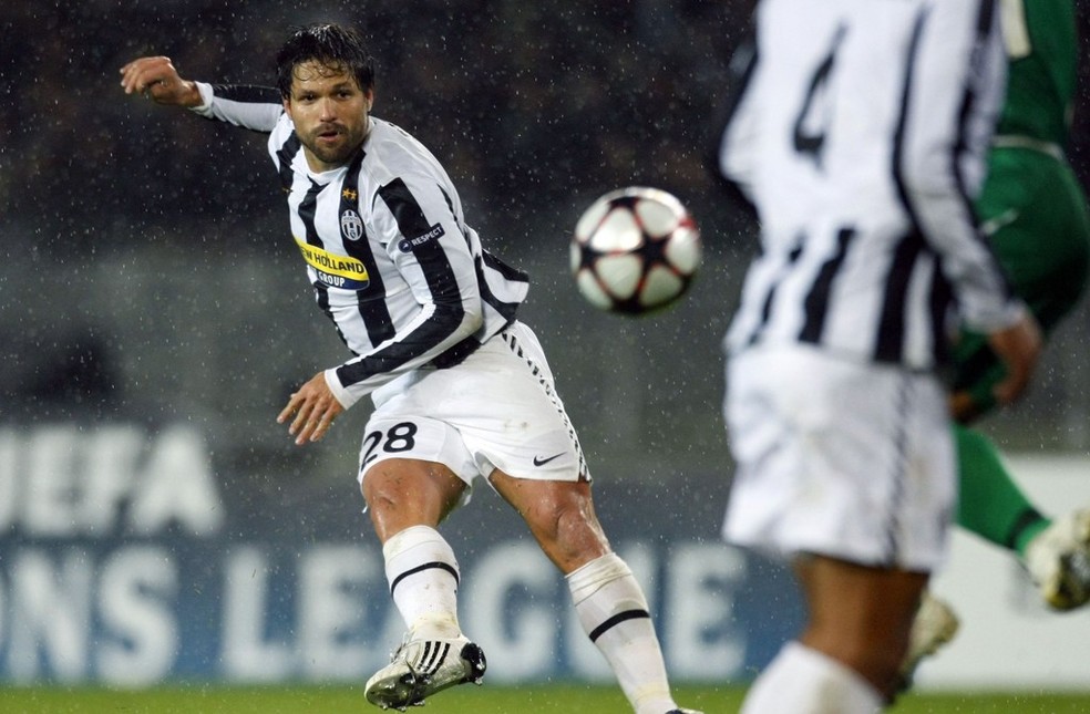 Diego na Juventus: brasileiro passou por cinco pases na Europa  Foto: EFE
