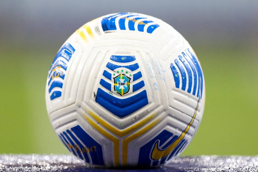Bola do Campeonato Brasileiro 2021, Série A — Foto: Marlon Costa / Pernambuco Press