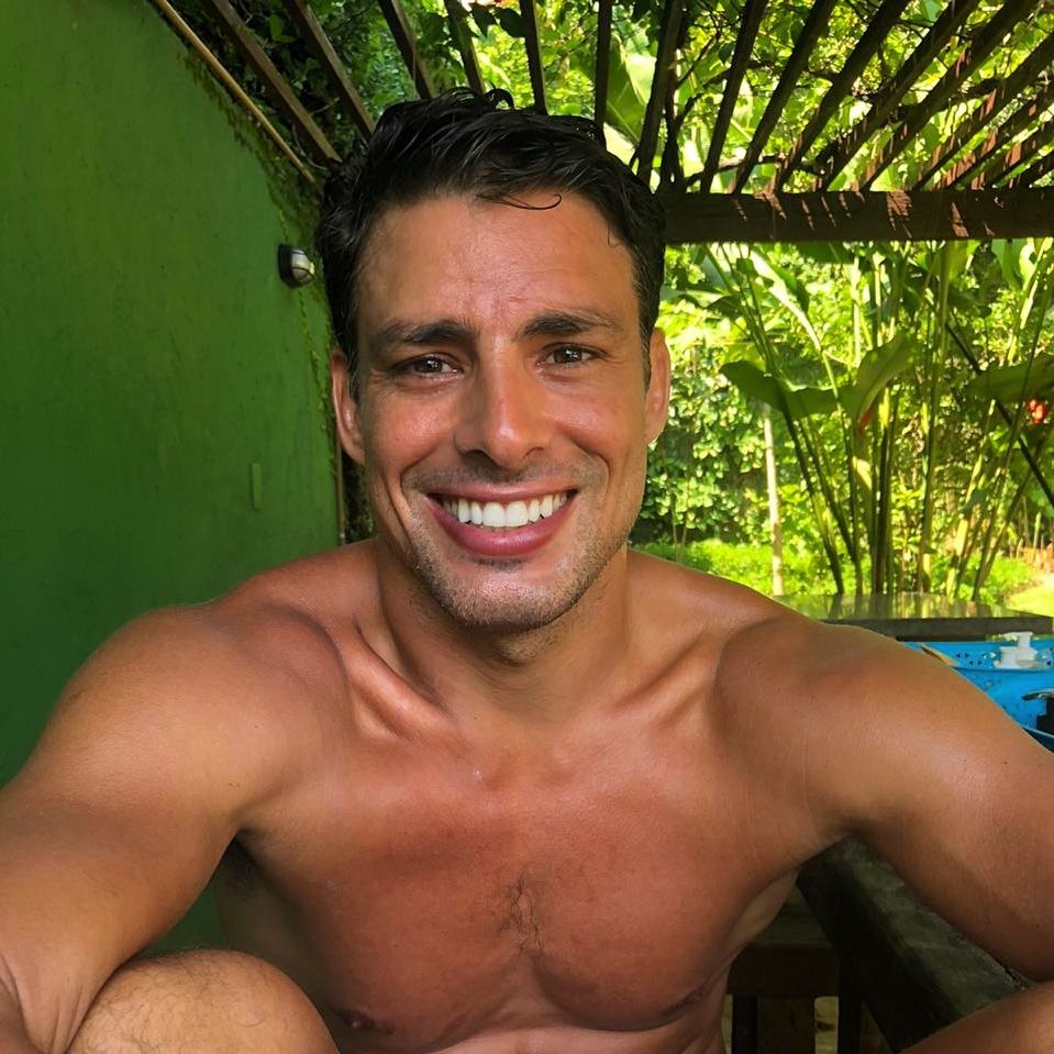 Cauã Reymond e seu sorriso irresistível (Foto: Reprodução/Instagram)