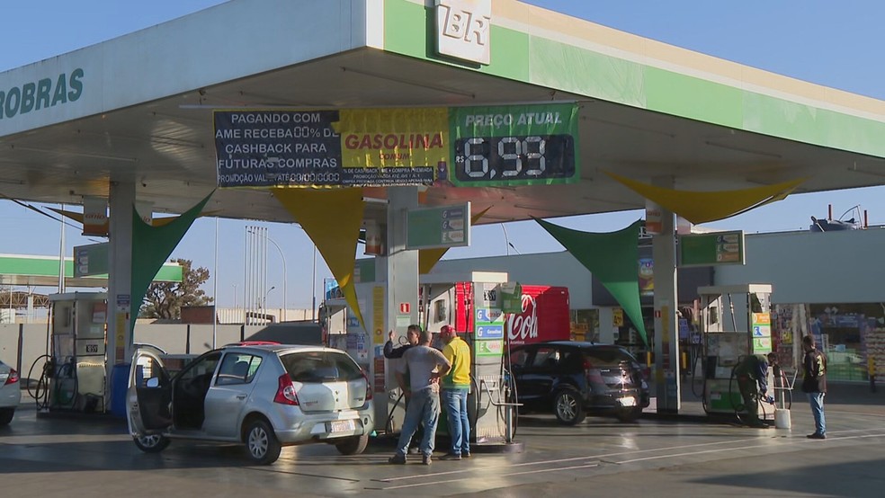 Postos de duas cidades do Ceará estão sem gasolina há cinco dias — Foto: TV Globo/Reprodução