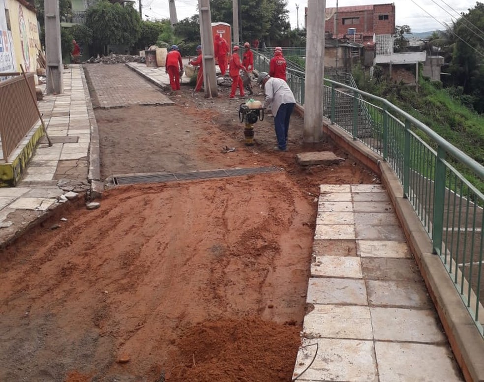 Servidores iniciaram trabalhos de restruturação após desmoronamento no Crato — Foto: Sistema Verdes Mares/Reprodução