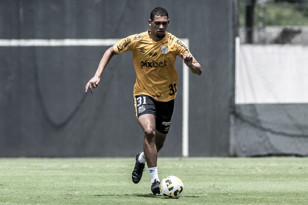 Alex durante treino do Santos — Foto: Ivan Storti/Santos FC